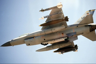 NATO nêu vấn đề nan giải khi viện trợ F-16 cho Ukraine