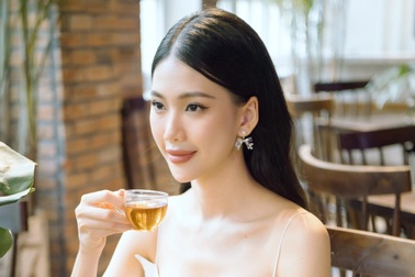 Siêu mẫu Quốc tế Bùi Quỳnh Hoa: "Bố nói tôi sẽ khó lấy chồng nếu..."