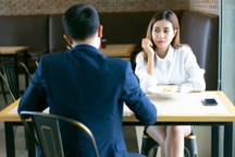 Người đàn ông trốn vào nhà vệ sinh, né trả tiền trong buổi hẹn hò đầu tiên