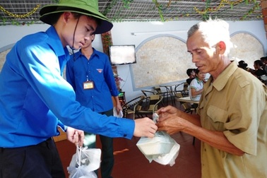 Cụm thi Vinh tặng 3.000 suất cơm miễn phí tới thí sinh khó khăn 