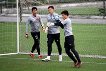 Thủ môn Bùi Tiến Dũng khen ngợi Xuân Trường, sẵn sàng thay Văn Lâm