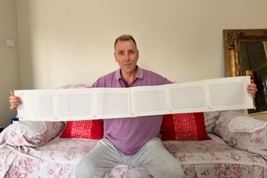 Người đàn ông tên dài nhất thế giới, in 6 trang giấy và đọc 20 phút mới hết