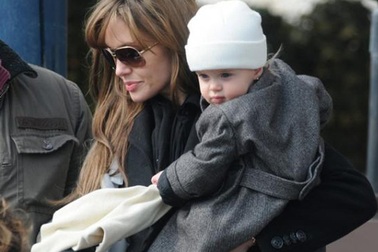 Cựu vệ sỹ của Angelina Jolie kể xấu chủ cũ