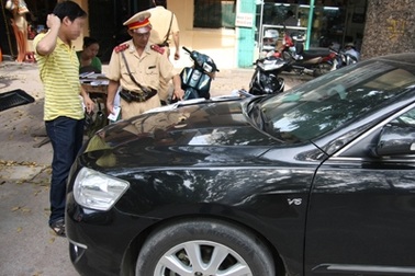 Sang tên đổi chủ bỗng dưng mất ô tô