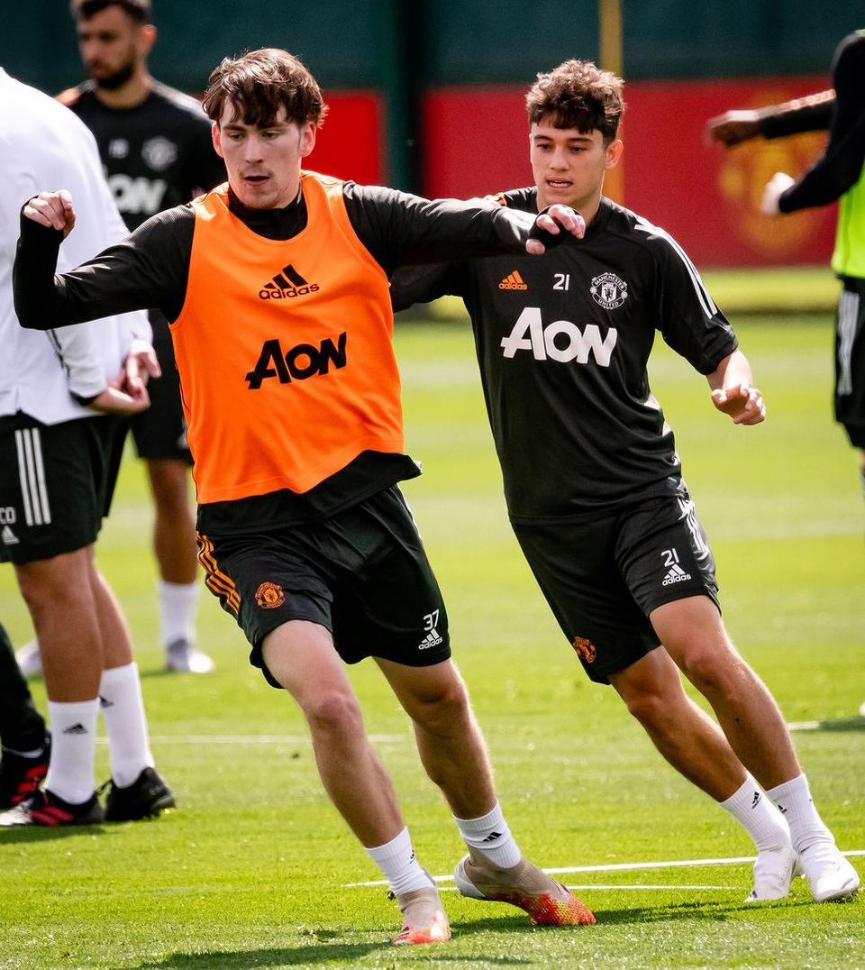 Man Utd luyện công chuẩn bị trở lại Europa League - 13 Man Utd luyện công chuẩn bị trở lại Europa League - 13
