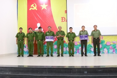 Bộ Công an khen thưởng tổ tuần tra phát hiện hơn 1kg ma tuý