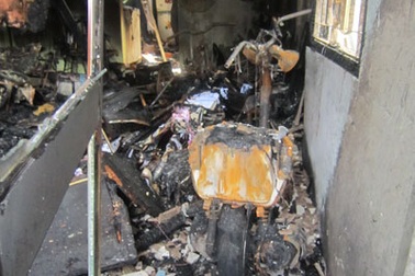 Cháy nhà lúc nửa đêm, 3 mẹ con chết thảm