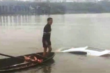 Phát hiện thi thể người đàn ông cùng ô tô dưới sông sau 2 ngày mất tích