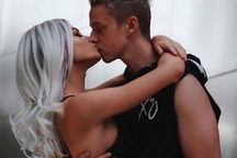 Hotgirl mạng xã hội nhỡ tay livestream cảnh nóng với bạn trai