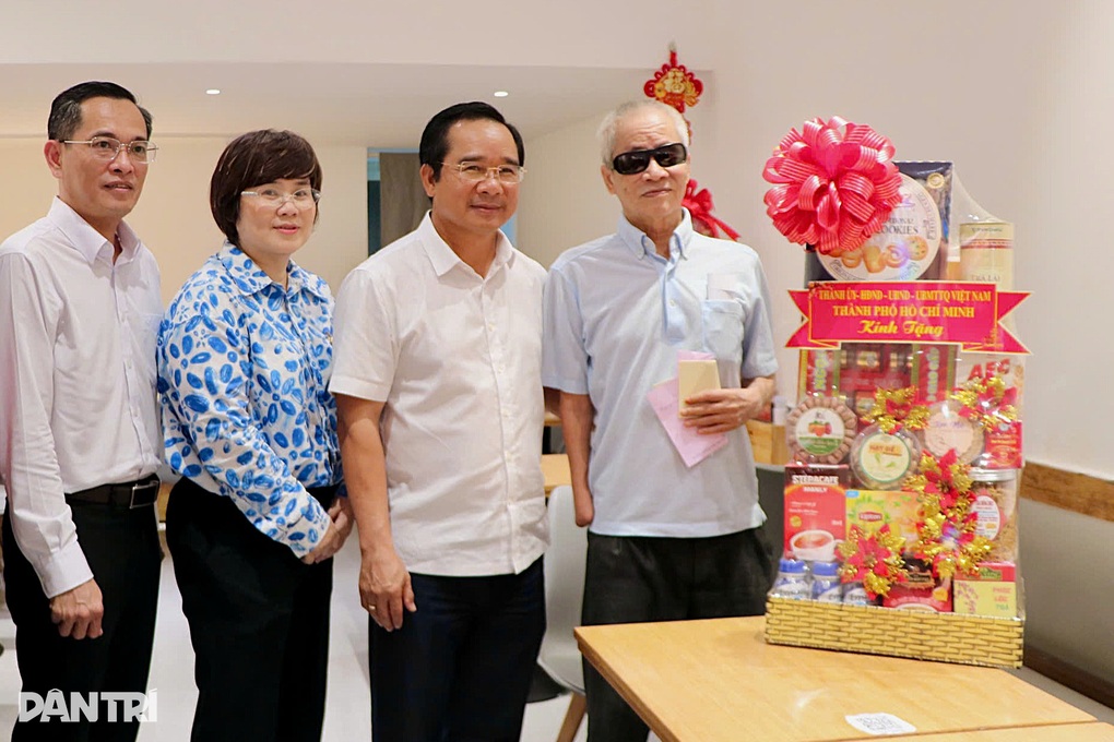 Chủ tịch UBND TPHCM thăm thương, bệnh binh, người có công với cách mạng - 3 Chủ tịch UBND TPHCM thăm thương, bệnh binh, người có công với cách mạng - 3