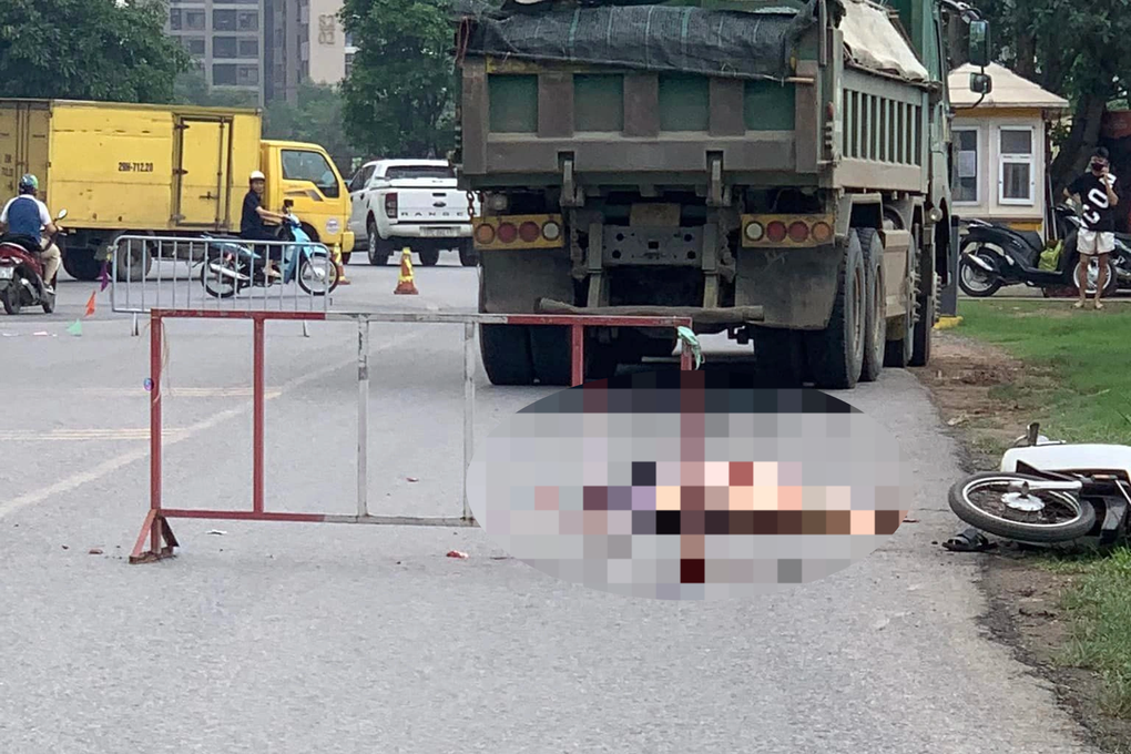Một phụ nữ bị xe tải cán tử vong trong khu đô thị cao cấp - 1 Một phụ nữ bị xe tải cán tử vong trong khu đô thị cao cấp - 1