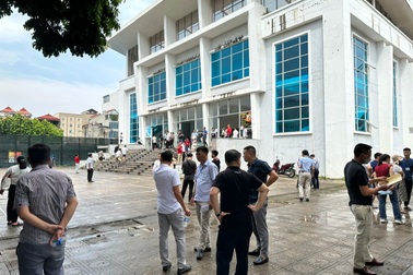 Huyện Hoài Đức tạm dừng đấu giá 52 thửa đất, trả lại tiền cọc