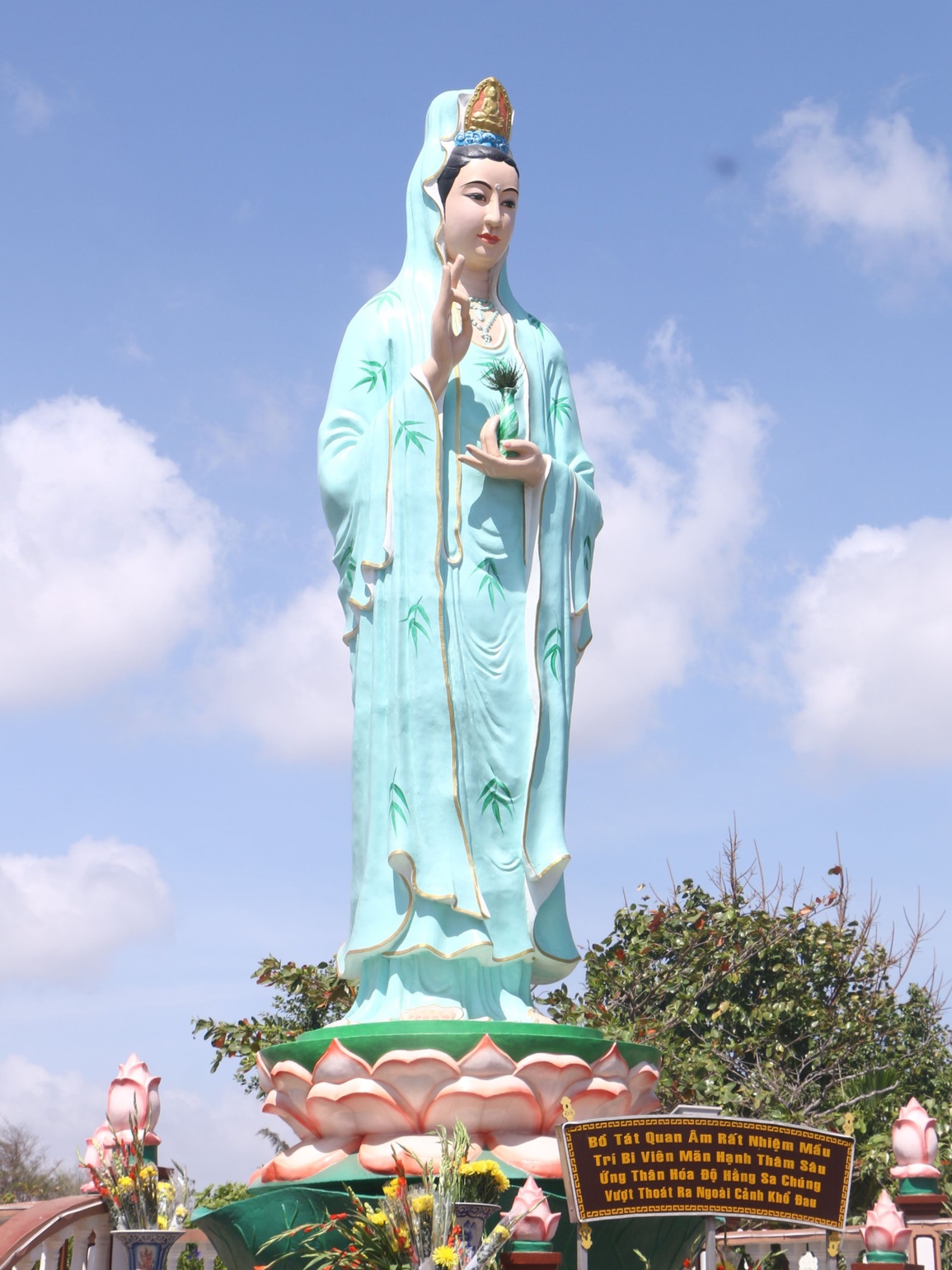 Hàng ngàn người đội nắng đổ về xứ Công tử Bạc Liêu vía Bà đầu năm - 2 Hàng ngàn người đội nắng đổ về xứ Công tử Bạc Liêu vía Bà đầu năm - 2