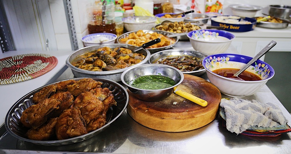 Bà chủ quán cơm Sài Gòn cho sinh viên nghèo ăn, ở miễn phí - 5 Bà chủ quán cơm Sài Gòn cho sinh viên nghèo ăn, ở miễn phí - 5