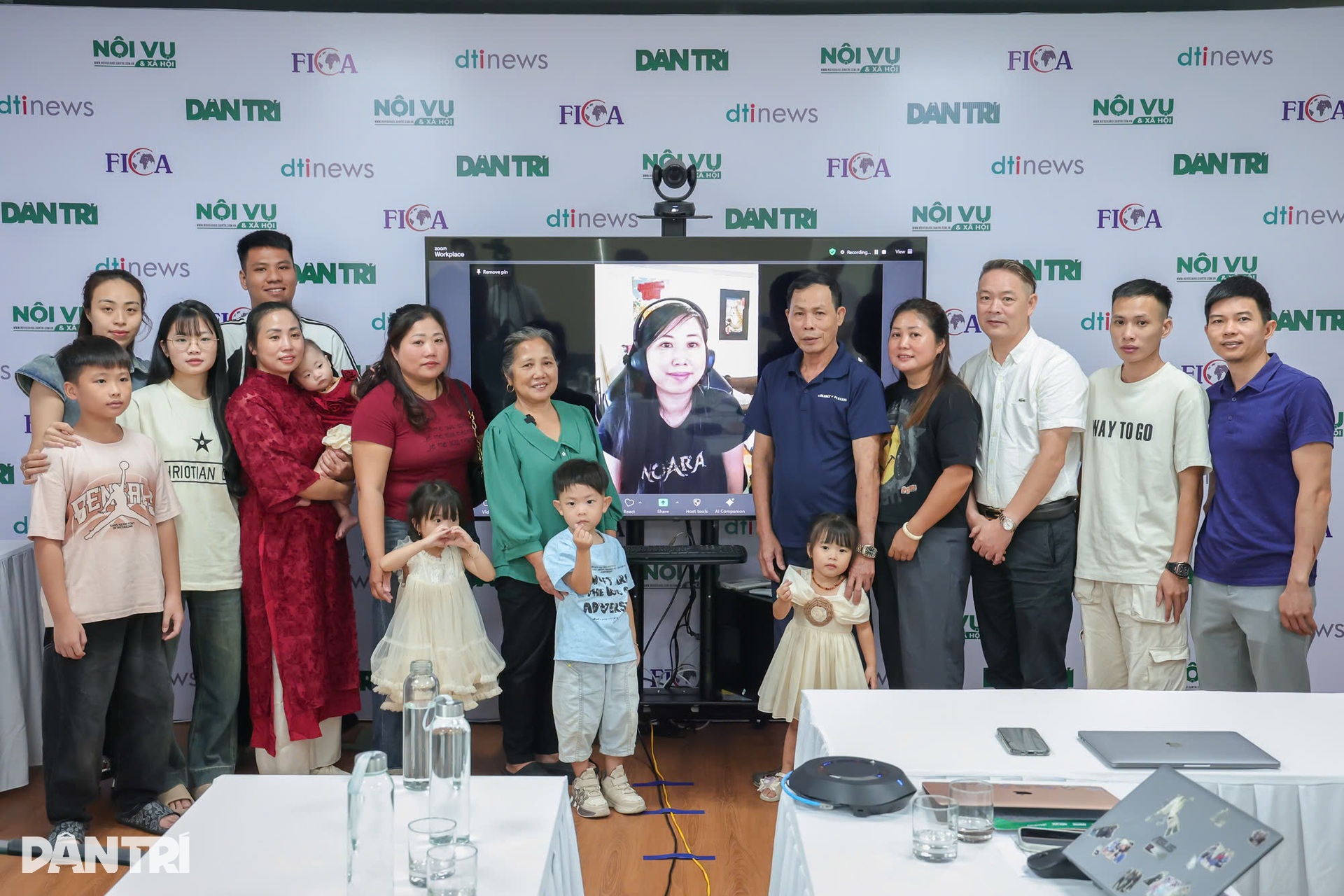 Cô gái Pháp gặp gia đình Việt sau 28 năm: Cuộc đoàn tụ giải oan cho bố - 11 Cô gái Pháp gặp gia đình Việt sau 28 năm: Cuộc đoàn tụ giải oan cho bố - 11