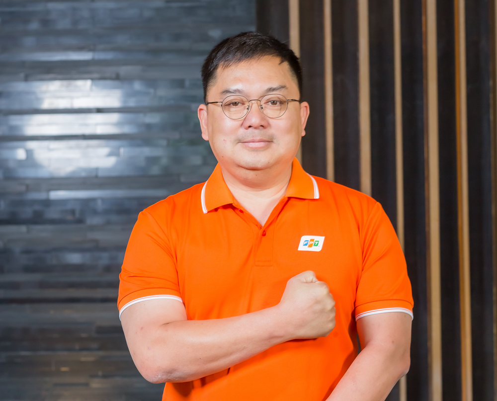 Ông Hoàng Nam Tiến và những đóng góp to lớn cho ngành CNTT Việt Nam - 2 Ông Hoàng Nam Tiến và những đóng góp to lớn cho ngành CNTT Việt Nam - 2