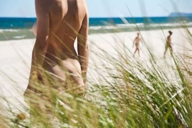 Du khách than phiền bị quấy rối ở công viên khỏa thân