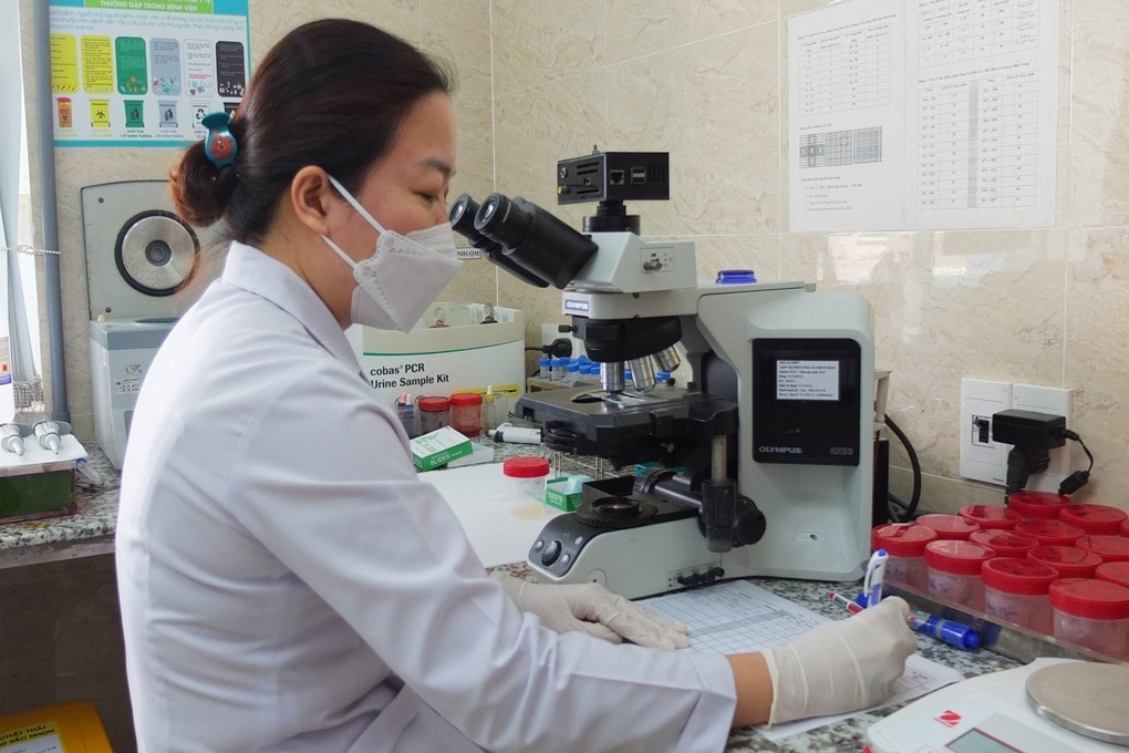Quan hệ với gái lạ, nhiều người chồng vô sinh vì mắc bệnh tình dục - 3 Quan hệ với gái lạ, nhiều người chồng vô sinh vì mắc bệnh tình dục - 3