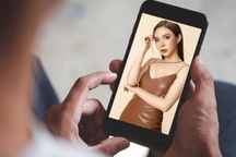 Tôi có sở thích rất bình thường trên điện thoại, vợ lại gay gắt đòi ly hôn