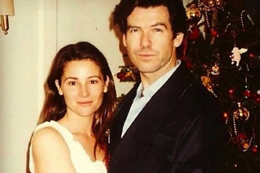 Xúc động trước chuyện tình dài ¼ thế kỉ của “điệp viên 007”