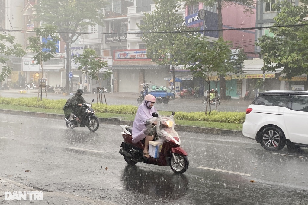 Mưa lớn ở TPHCM chiều cuối tuần - 1 Mưa lớn ở TPHCM chiều cuối tuần - 1