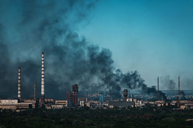 Nga đánh sập cầu nối Severodonetsk, Ukraine hứng chịu "tổn thất kinh hoàng"