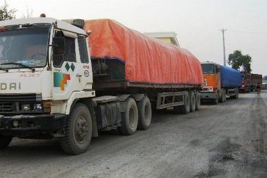 Hàng nghìn tấn hàng ùn ứ tại cảng Nghi Sơn   