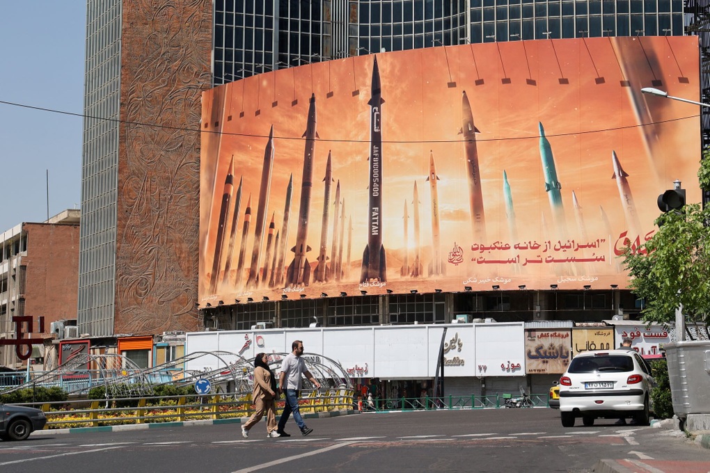 Nghi bị tập kích siêu chính xác, Iran gọi vũ khí đó như đồ chơi trẻ con - 1 Nghi bị tập kích siêu chính xác, Iran gọi vũ khí đó như đồ chơi trẻ con - 1