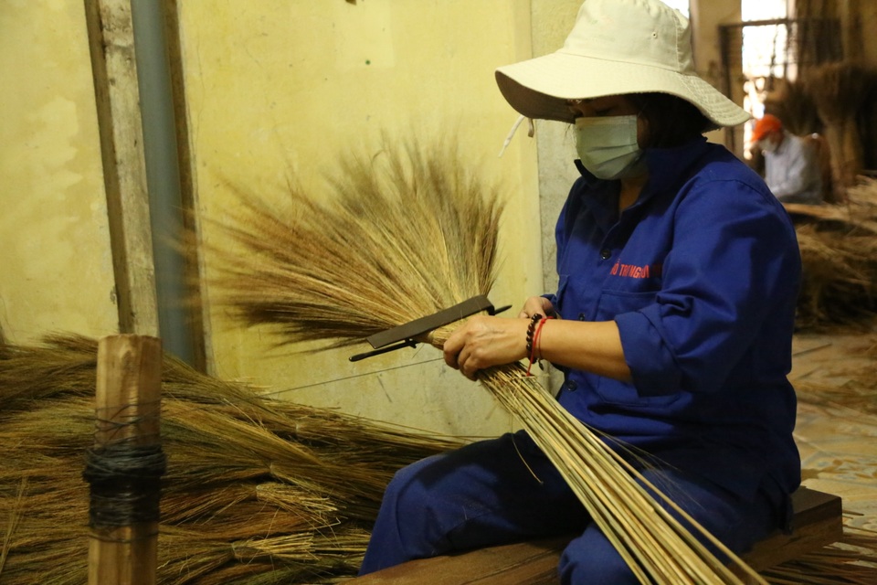 Người khuyết tật có thêm niềm vui khi gắn bó với việc làm - 7 Người khuyết tật có thêm niềm vui khi gắn bó với việc làm - 7