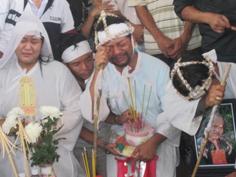 Người thân, bạn bè tiễn biệt NSND Y Moan về nơi an nghỉ cuối cùng