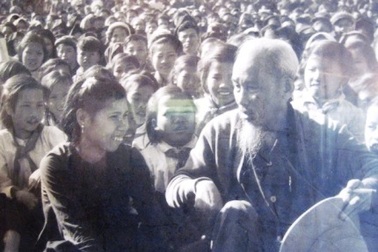 Viếng Bác Hồ trong ngày Tết Độc lập