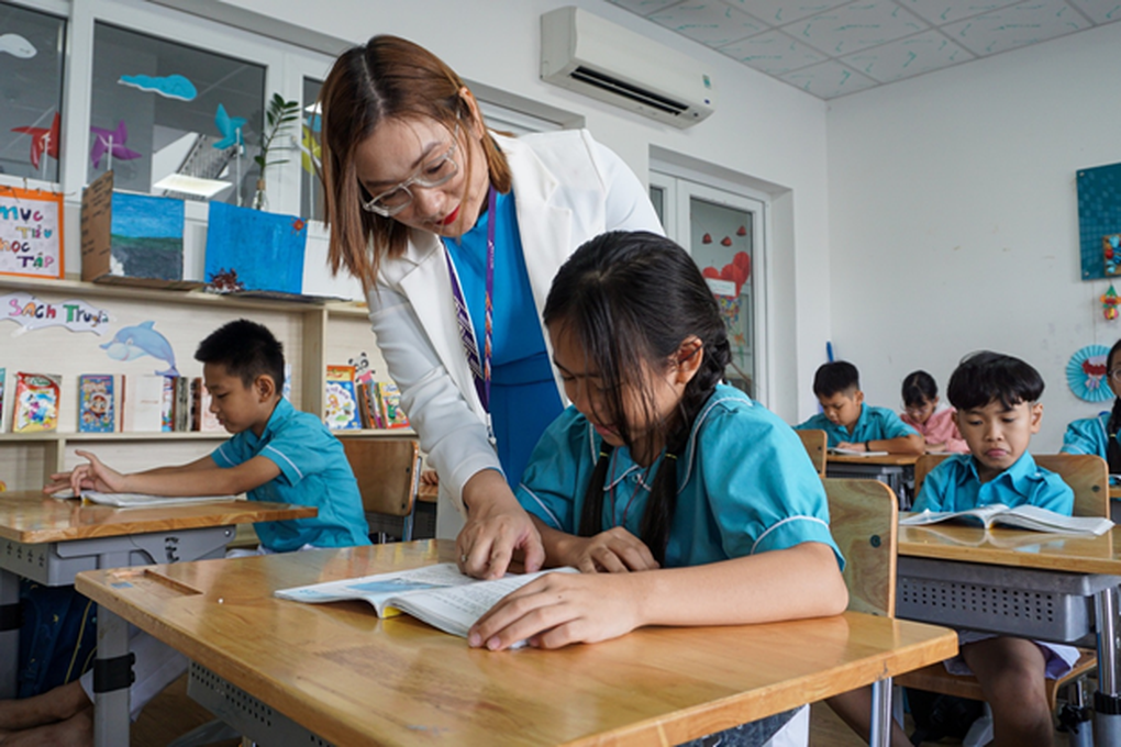 Những bóng hồng cần mẫn dạy tri thức cho thế hệ trẻ - 6 Những bóng hồng cần mẫn dạy tri thức cho thế hệ trẻ - 6