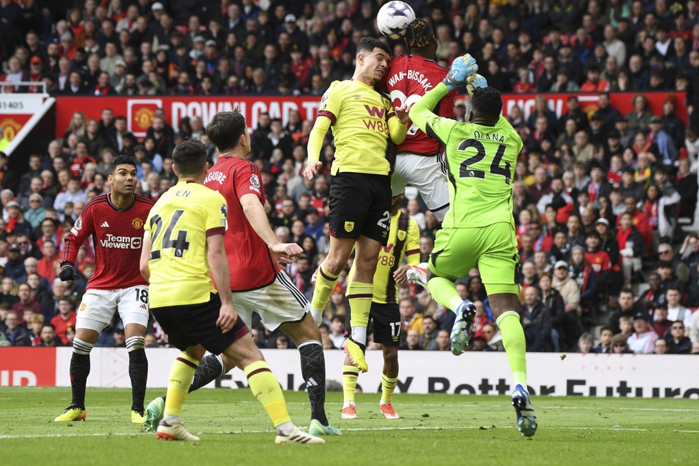 Onana phạm sai lầm, Man Utd không thắng đội bóng sắp xuống hạng - 1 Onana phạm sai lầm, Man Utd không thắng đội bóng sắp xuống hạng - 1