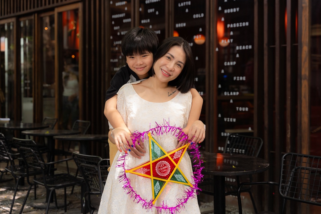 Lâm Thúy Nhàn: Trung thu của con là cơ hội để tôi nhớ lại ký ức ngày nhỏ - 3 Lâm Thúy Nhàn: Trung thu của con là cơ hội để tôi nhớ lại ký ức ngày nhỏ - 3