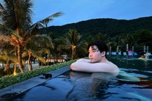 Tài tử Hàn Quốc "xả" ảnh du lịch Việt Nam, hút hơn 1,1 triệu lượt "thả tim"