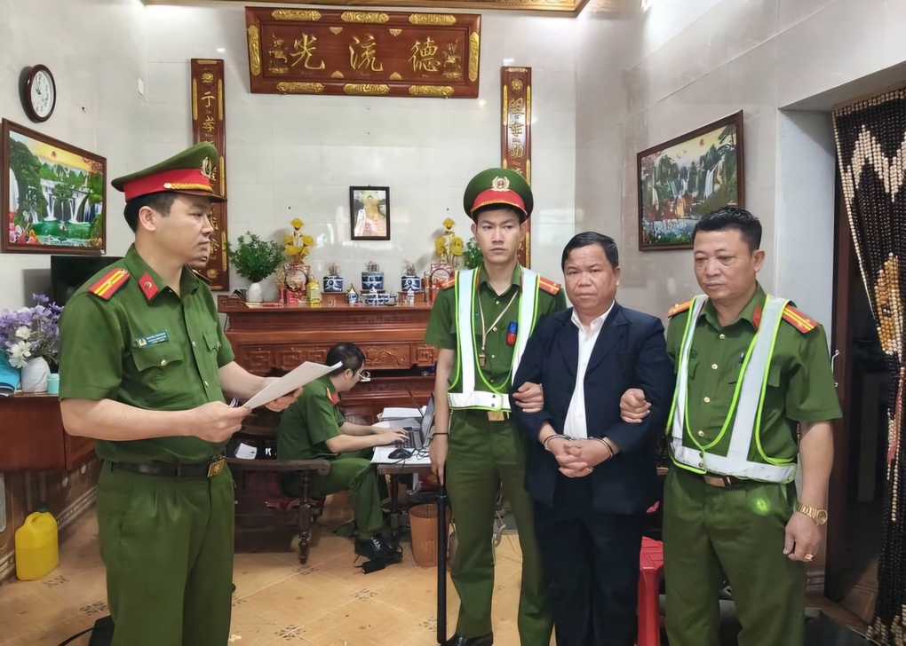 Bắt khẩn cấp kẻ tự nhận là luật sư, lừa đảo chiếm đoạt tài sản - 1