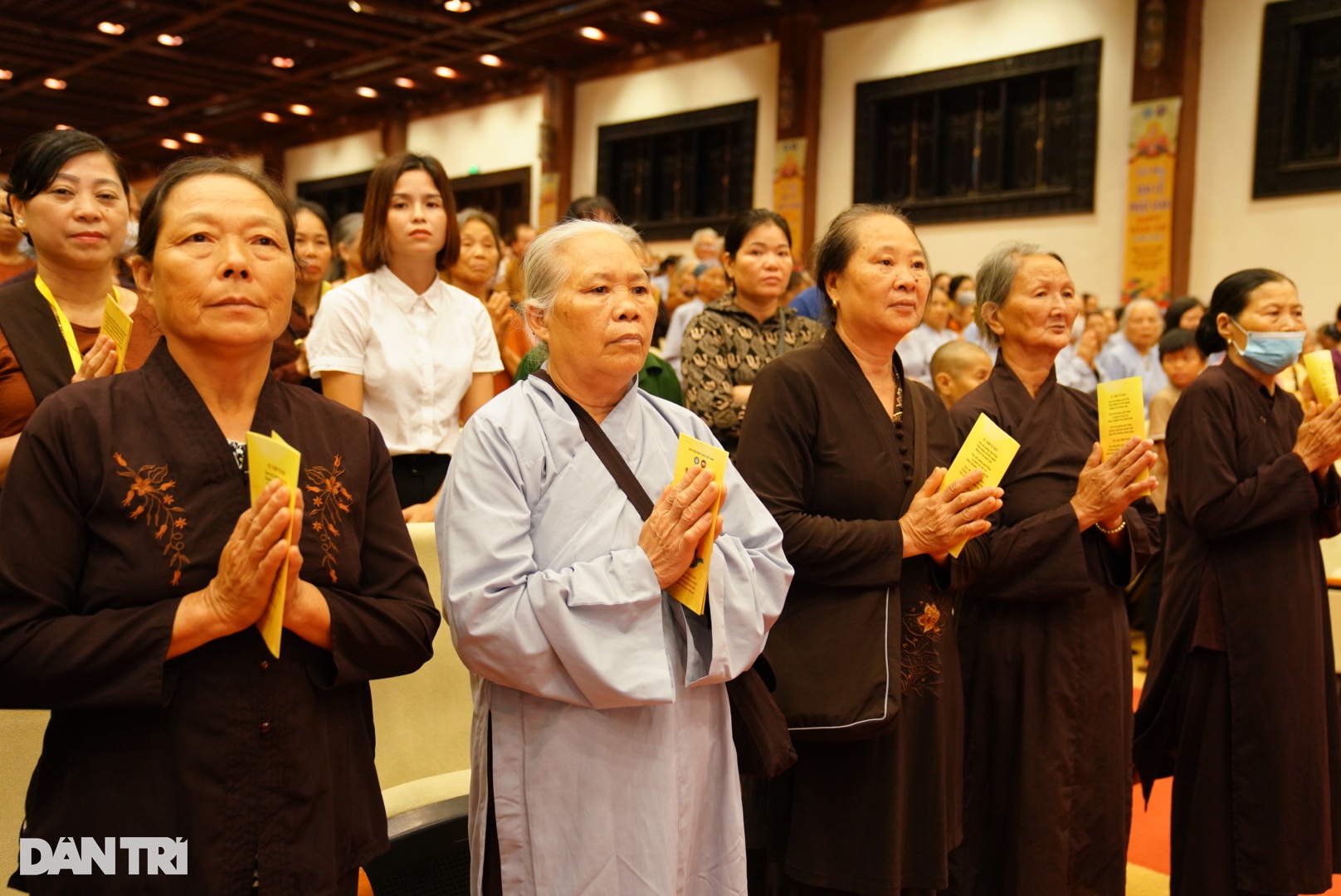 Nghi thức tắm Phật trong đại lễ Phật đản ở ngôi chùa lớn nhất Việt Nam - 5