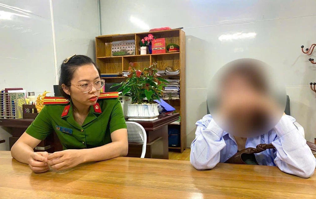 Mặc người nhà khuyên can, người phụ nữ vẫn muốn chuyển 500 triệu cho kẻ xấu - 1 Mặc người nhà khuyên can, người phụ nữ vẫn muốn chuyển 500 triệu cho kẻ xấu - 1