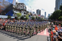 Rộn ràng theo nhịp chân chiến sĩ diễu binh chuẩn bị đại lễ 30/4