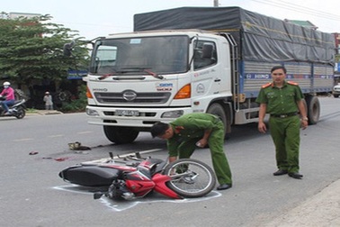 Chém chết vợ hờ rồi lao vào xe tải tự tử