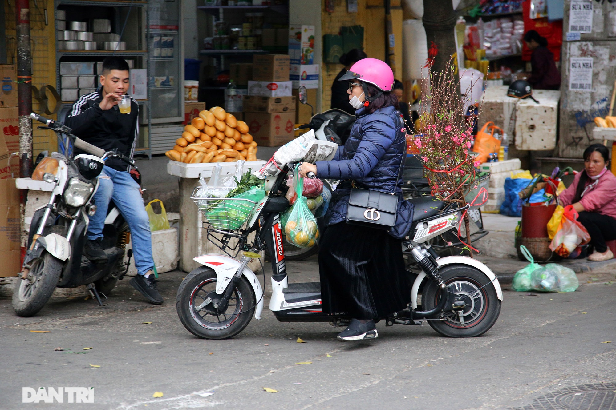 Không khí Tết cổ truyền len lỏi khắp ngõ ngách Hà Nội - 9