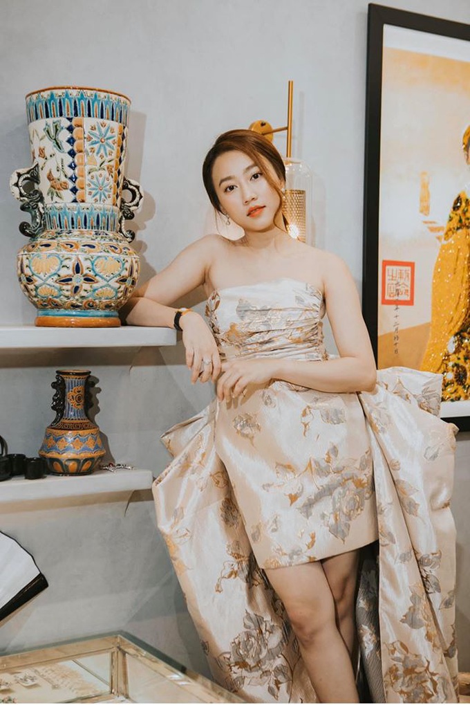 Huỳnh Hồng Loan: Tôi không thích đàn ông đẹp trai nhưng nghèo vì nghèo là không thông minh - Ảnh 6. Huỳnh Hồng Loan: Tôi không thích đàn ông đẹp trai nhưng nghèo vì nghèo là không thông minh - Ảnh 6.