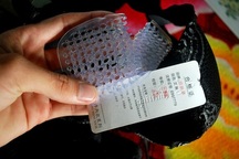 Gửi mẫu áo ngực nghi chứa “thuốc lạ” đi xét nghiệm