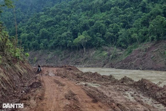 Mưa bão liên tiếp, cản trở tiến độ công trình Dân trí ở bản biên giới