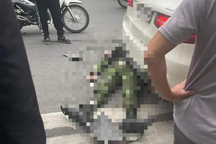 Hà Nội: Lái xe taxi tông gục một nhân viên bảo vệ khu đô thị