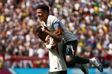 Chelsea: Từ kẻ ngoài cuộc đến ứng viên vô địch