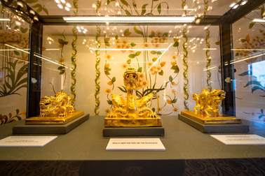 Ngắm bộ tượng rồng trong cung điện triệu đô ở Huế