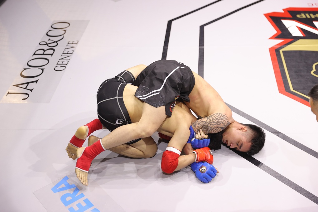 Trần Quang Lộc hạ knock-out Lý Tiểu Long của Trung Quốc - 4 Trần Quang Lộc hạ knock-out Lý Tiểu Long của Trung Quốc - 4