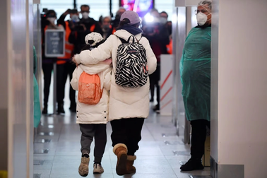 Bắc Kinh cảnh báo các nước hạn chế đi lại với người Trung Quốc