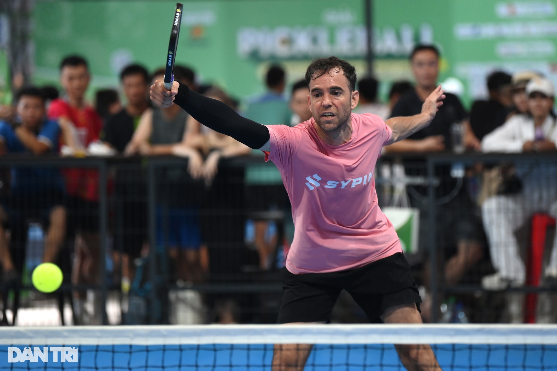 Cảm xúc ăn mừng thăng hoa, đôi công kịch tính trong giải pickleball Dân trí - 12